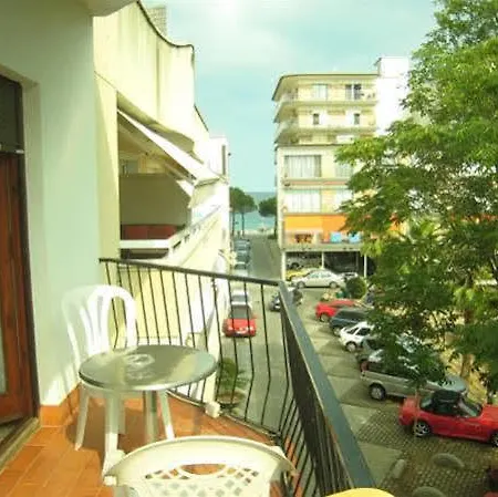 La Marina Pensión 2*